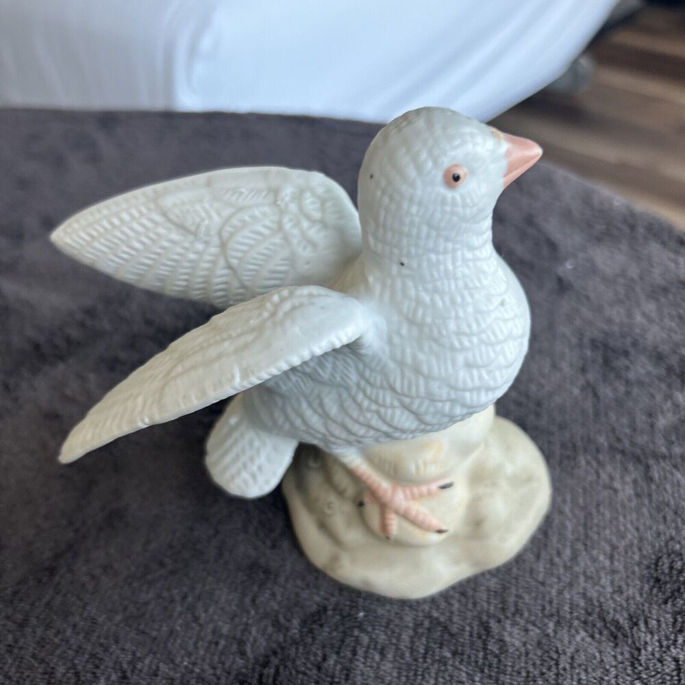 Vintage Royal Crown Porcelain Bisque Dove Figurine - Picture 4 of 5
